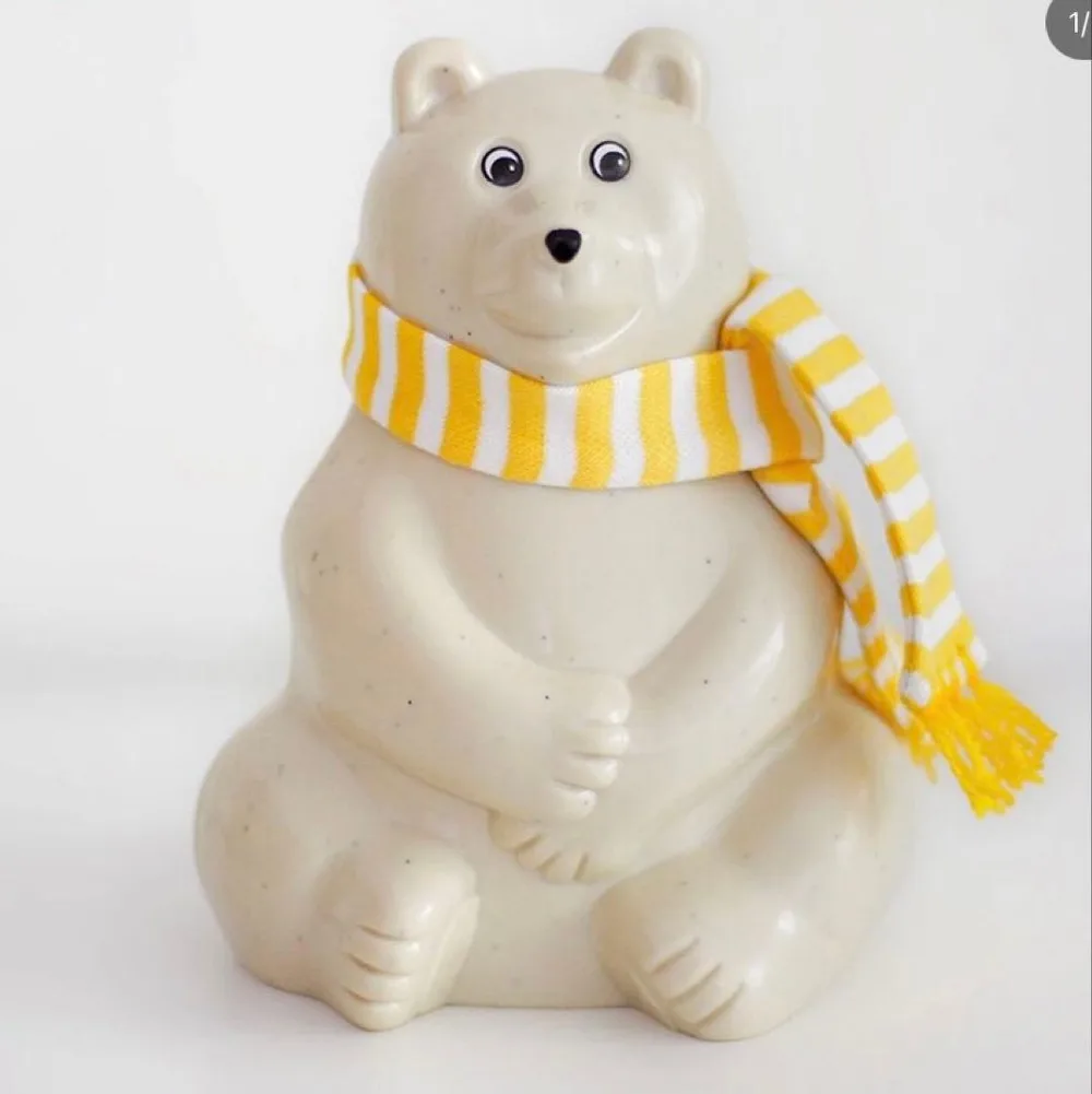 新品 2022年限定 マフラー付きシロクマ貯金箱