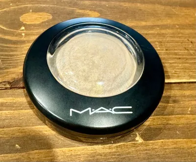 M.A.C ミネラライズ スキンフィニッシュ ライトスカペード