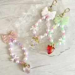 ハンドメイド いちごのビーズチャーム バッグチャーム ピンク