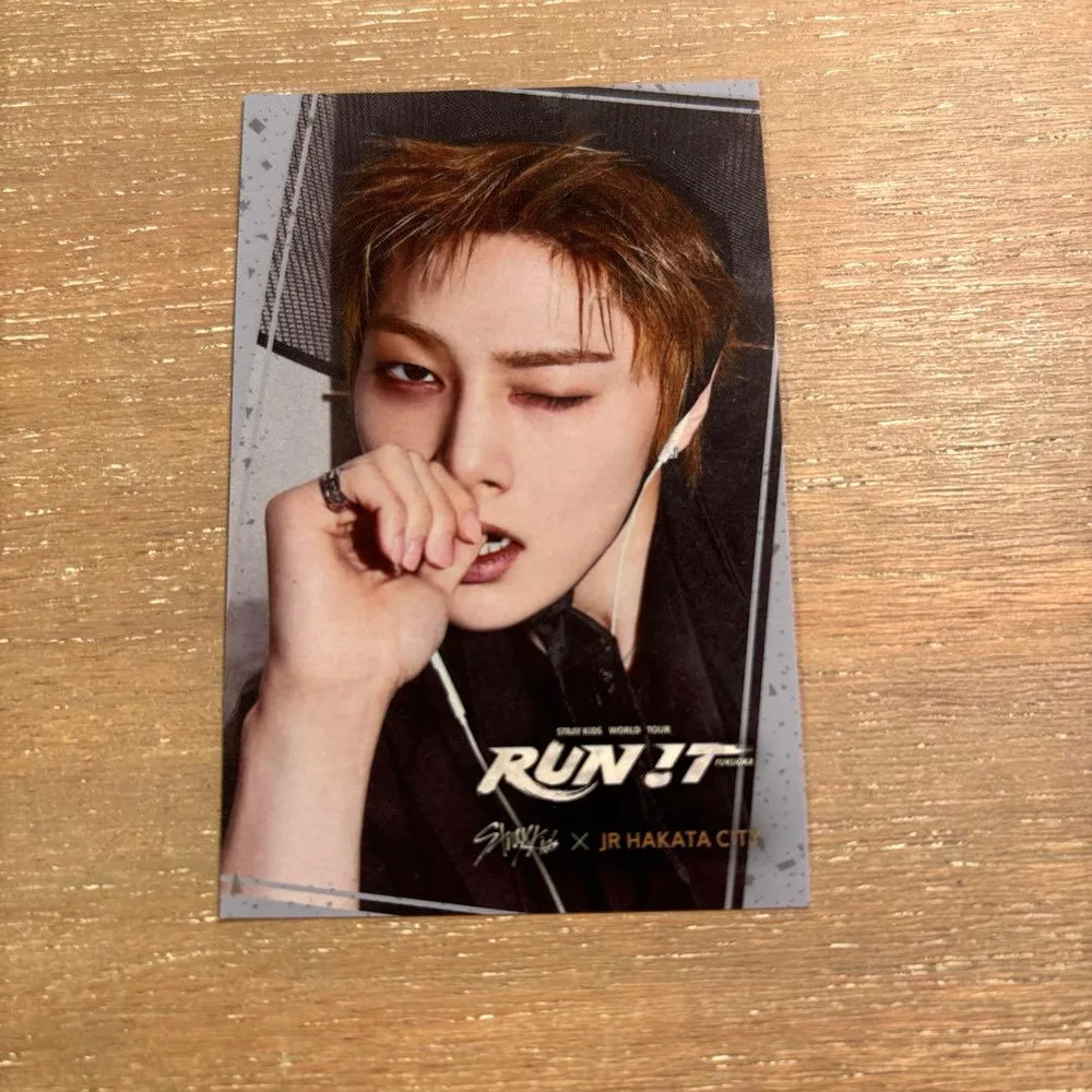 StrayKids アイエン RUN IT 福岡 JR博多シティ ステッカー