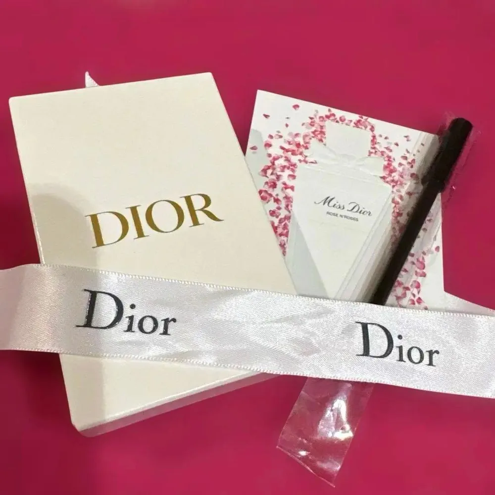 Dior การเล่นไพ่ ความแปลกใหม่☆