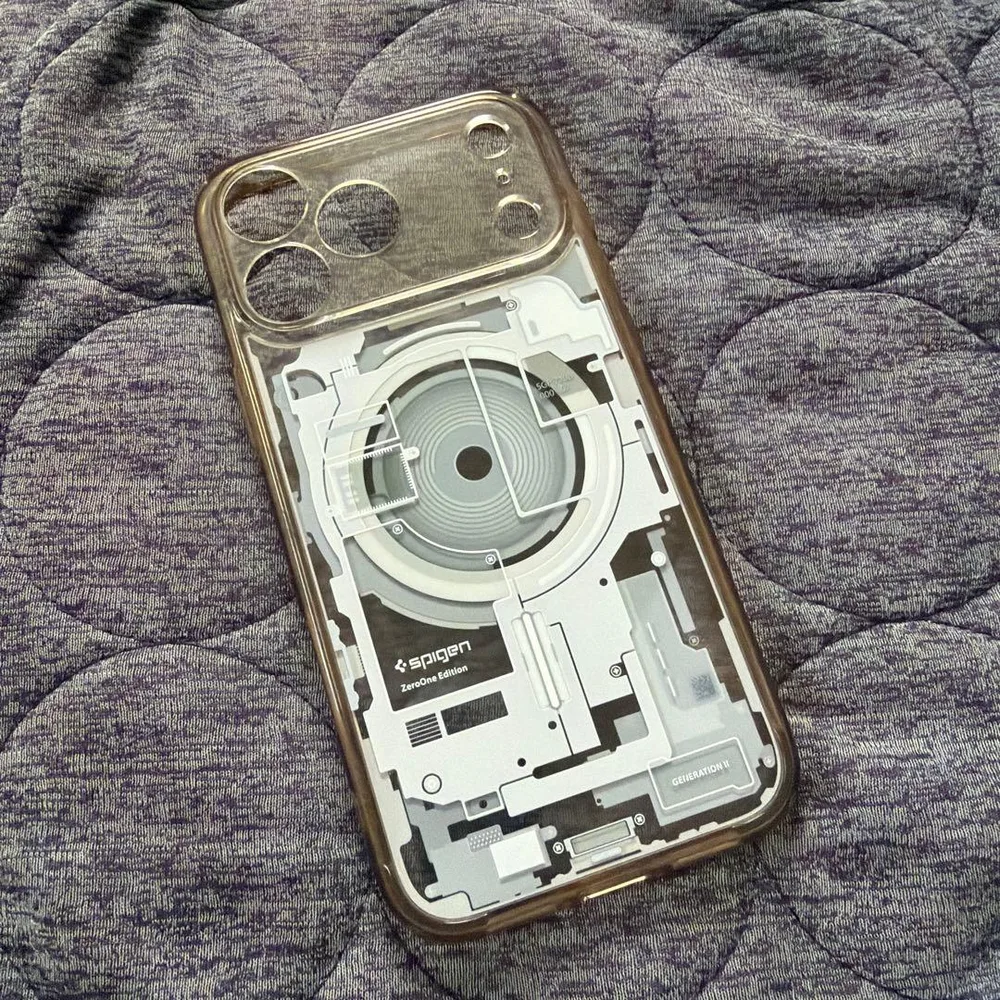 Spigen iPhone 17 Pro Max ケース ゼロ・ワン・ホワイト