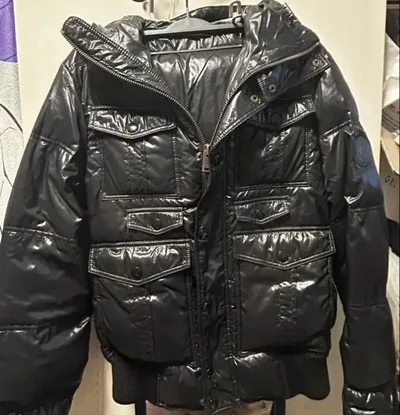 【新同美品】GUCCI グッチ ダウンジャケット ブラック クレストロゴワッペン