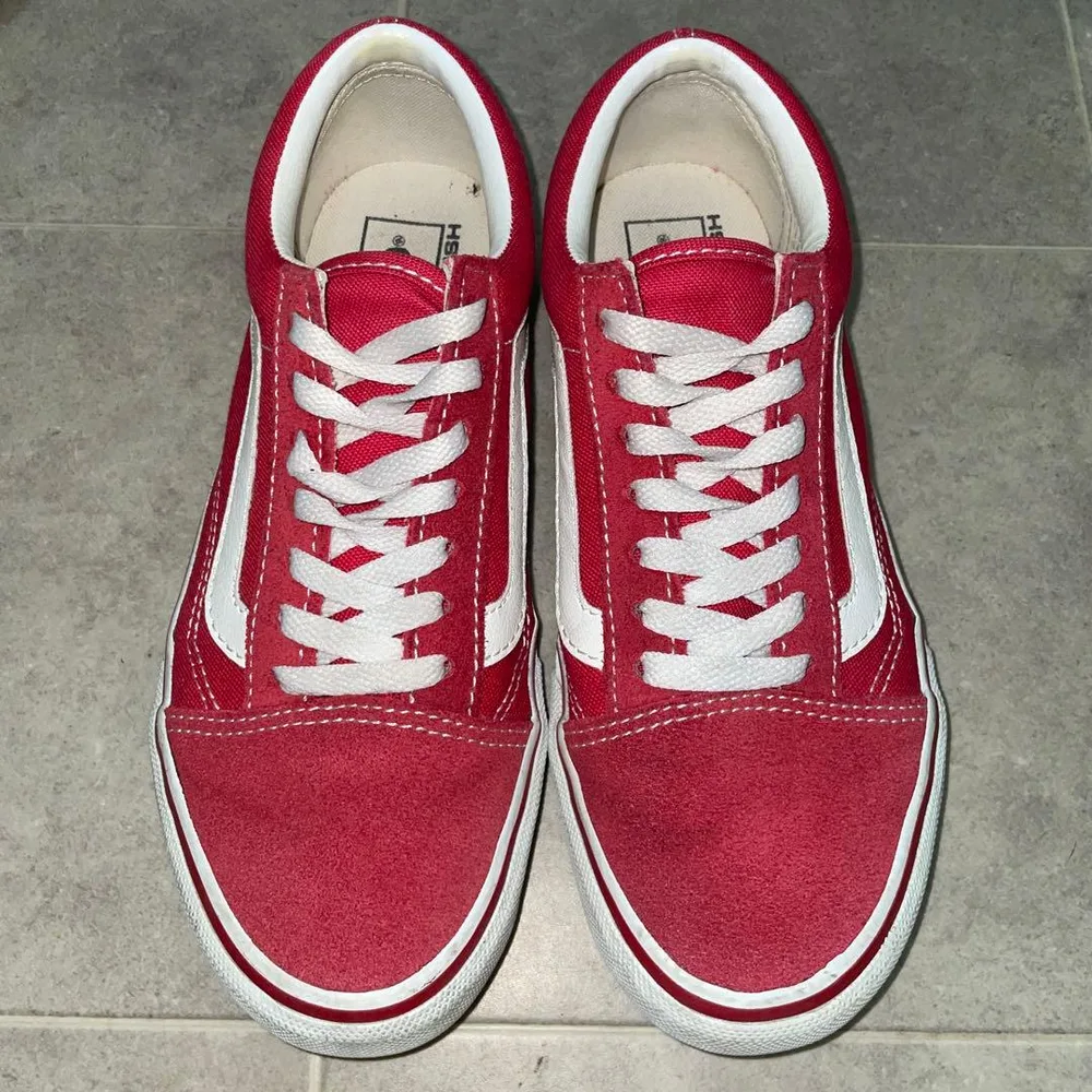 รองเท้าผ้าใบ VANS Old Skool สีแดง