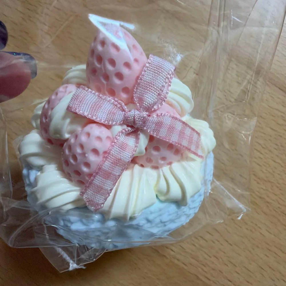 スクイーズ kikisquishy Mサイズ とろりバター いちごケーキ
