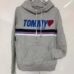 TOMMY JEANS ロゴパーカー
