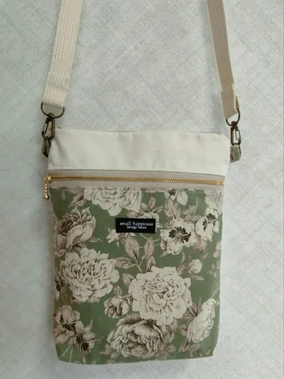ボタニカル花柄 グリーン ポシェット ダブルファスナー ハンドメイド