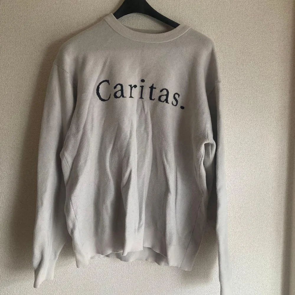Caritas. ロゴ スウェット ベージュ メンズ