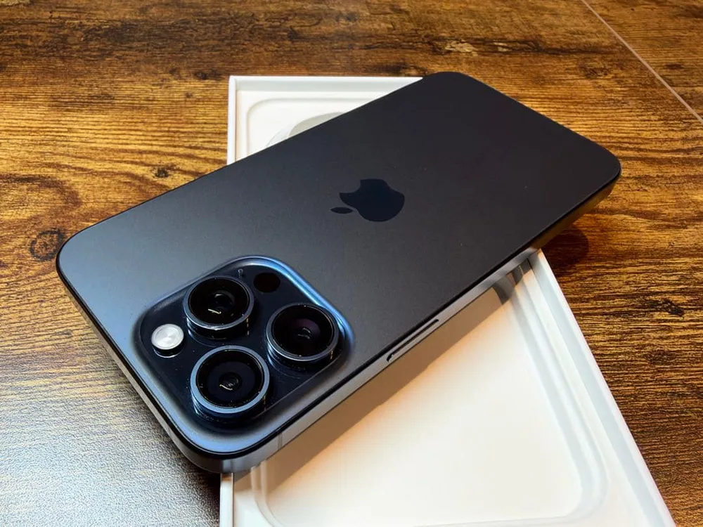 Apple iPhone 15 Pro Max本体
