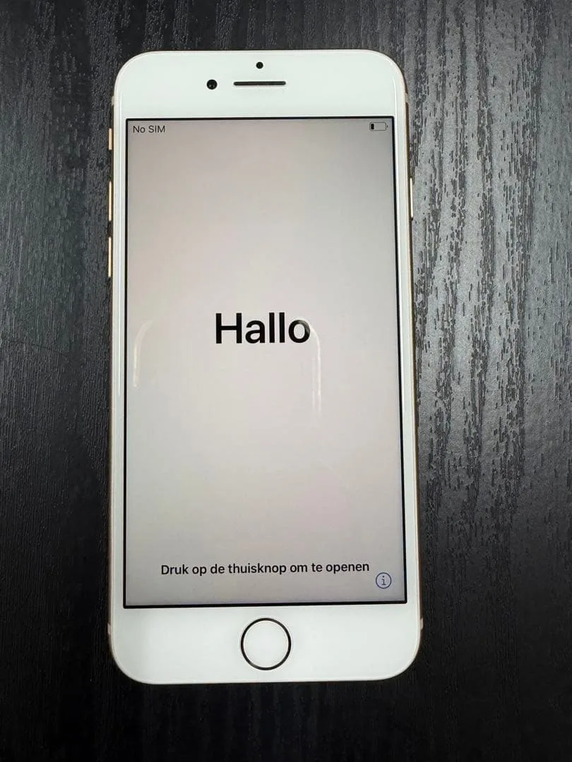 Apple iPhone 8 本体 ゴールド 64GB