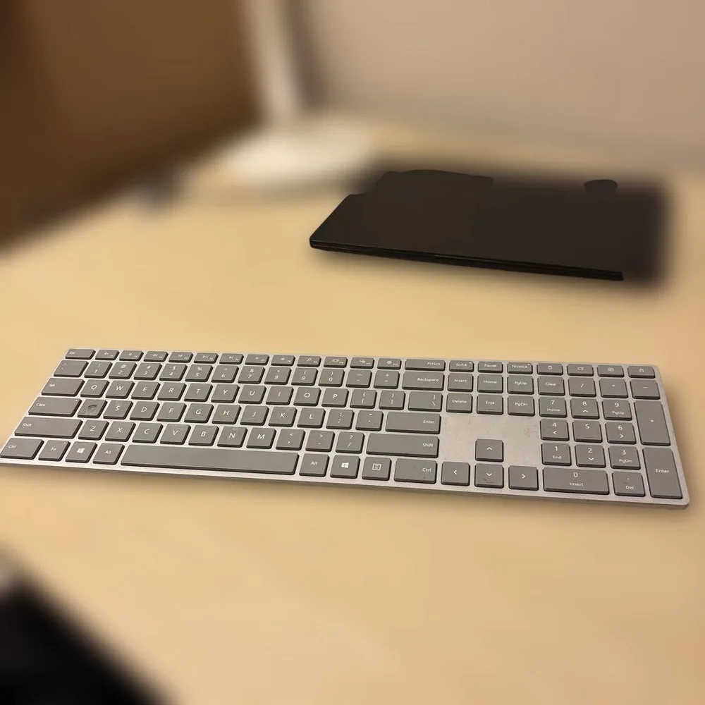 ワイヤレスキーボード テンキー付き