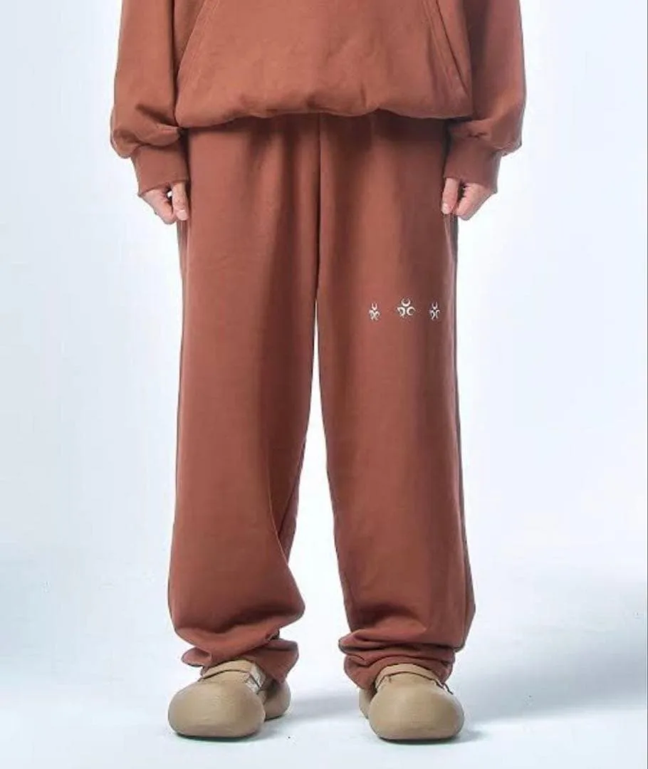 DAUSPICE Logo Sweat Pants Brown 2