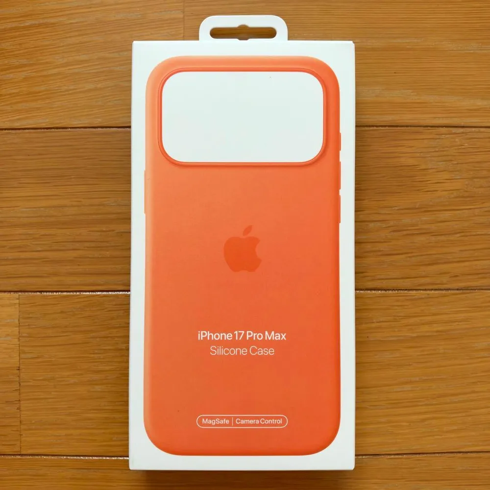 iPhone 17 Pro Maxシリコーンケース オレンジ