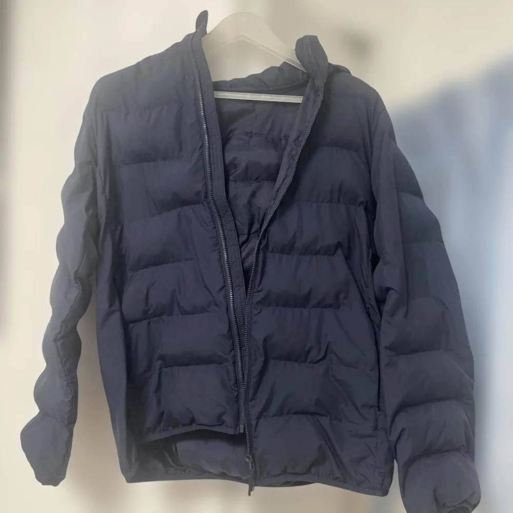 UNIQLO キッズ ダウンジャケット 160㌢ネイビー