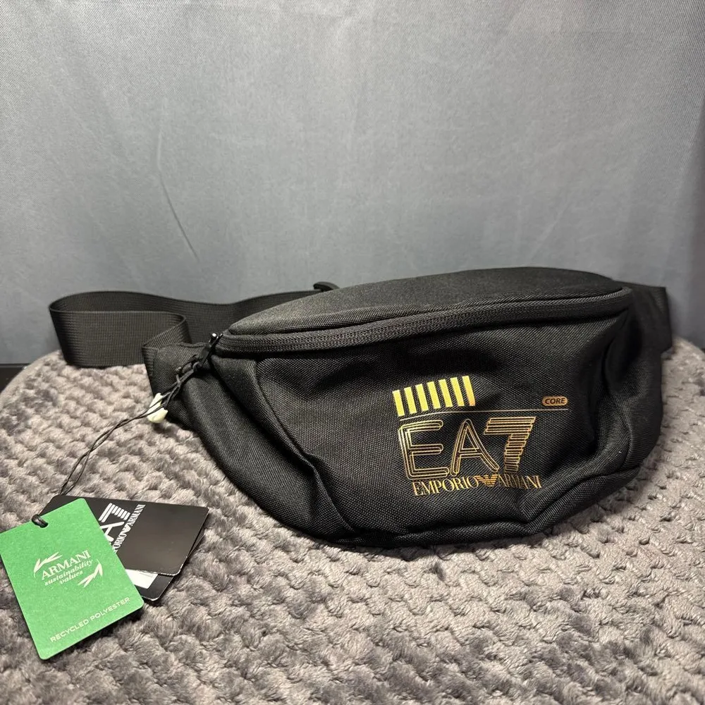 EA7 EMPORIO ARMANI ボディバッグ