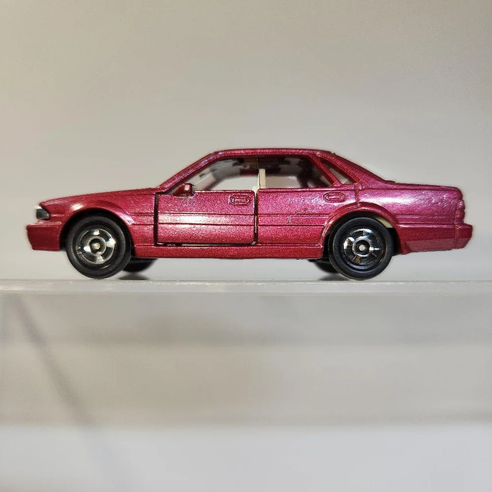 トミカ 日産 セドリック 4DOOR HT No.13 日本製