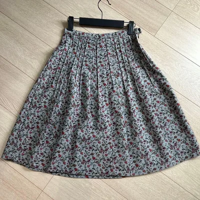 レディース 花柄プリーツフレアスカート、M美品