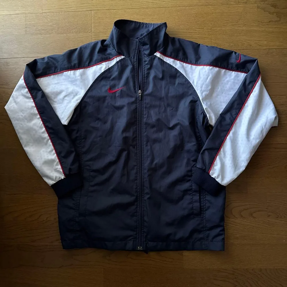 NIKE ウインドブレーカー