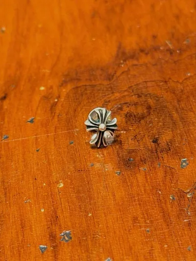 【美品】chrome hearts chクロススタッド ピアス