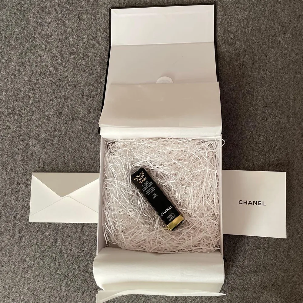 CHANELボーテ ルージュココフラッシュ118の空箱とギフトボックス