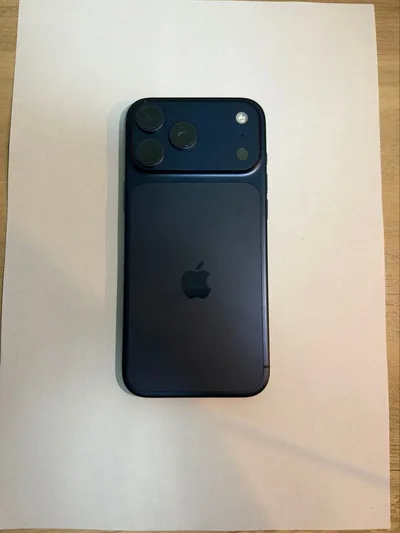 S*a様 Apple iPhone 17 pro max 256 本体 ディープ