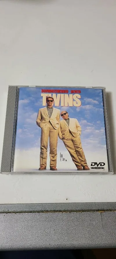 ツインズ DVD シュワルツェネッガー ダニー・デヴィート