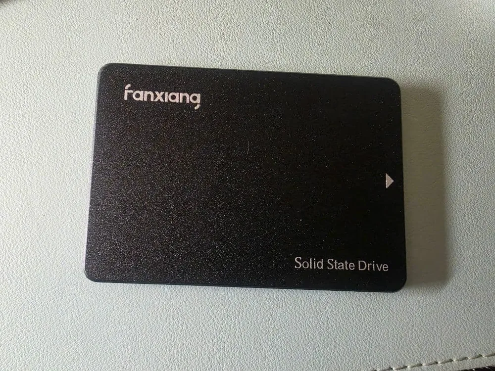 fanxiang S101Q 256GB 2.5インチ SSD 本体