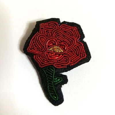 ブローチ ハンドメイド ビーズ刺繍