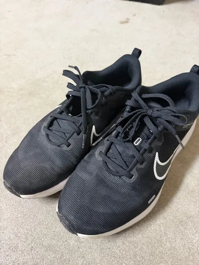 NIKE ダウンシフターランニングシューズ ブラック ホワイト中古品26センチ