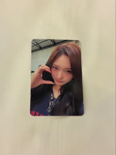 IVE イソ トレカ looks can kill Oliveyoung