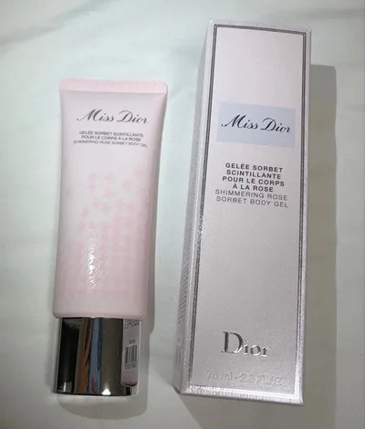 Miss Dior シマリング ローズ ボディ ジェル 75ml