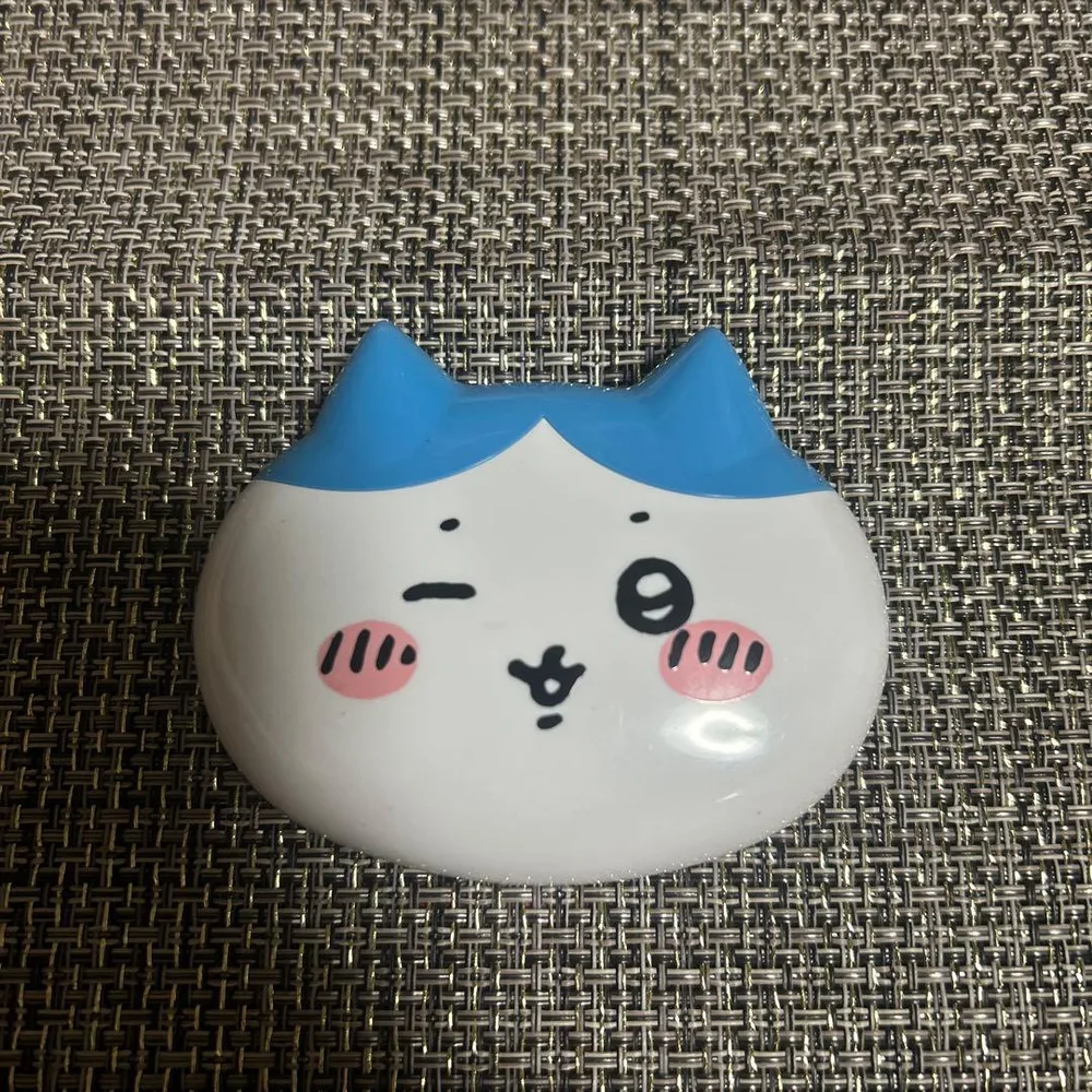 ハチワレ アイシャドウ 粧美堂 ちいかわ
