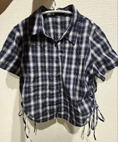 ネイビー チェック柄 半袖シャツ 絞りデザイン ショート丈