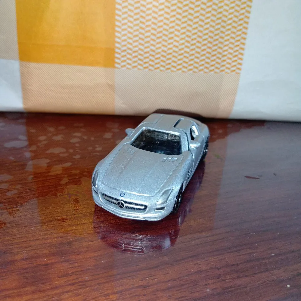 トミカ メルセデスベンツ SLS AMG シルバー 美品