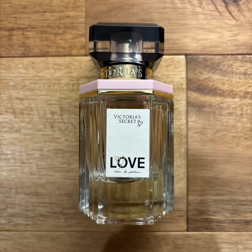 ‼️お買得品‼️ヴィクトリアシークレット LOVE オードパルファム 50ml