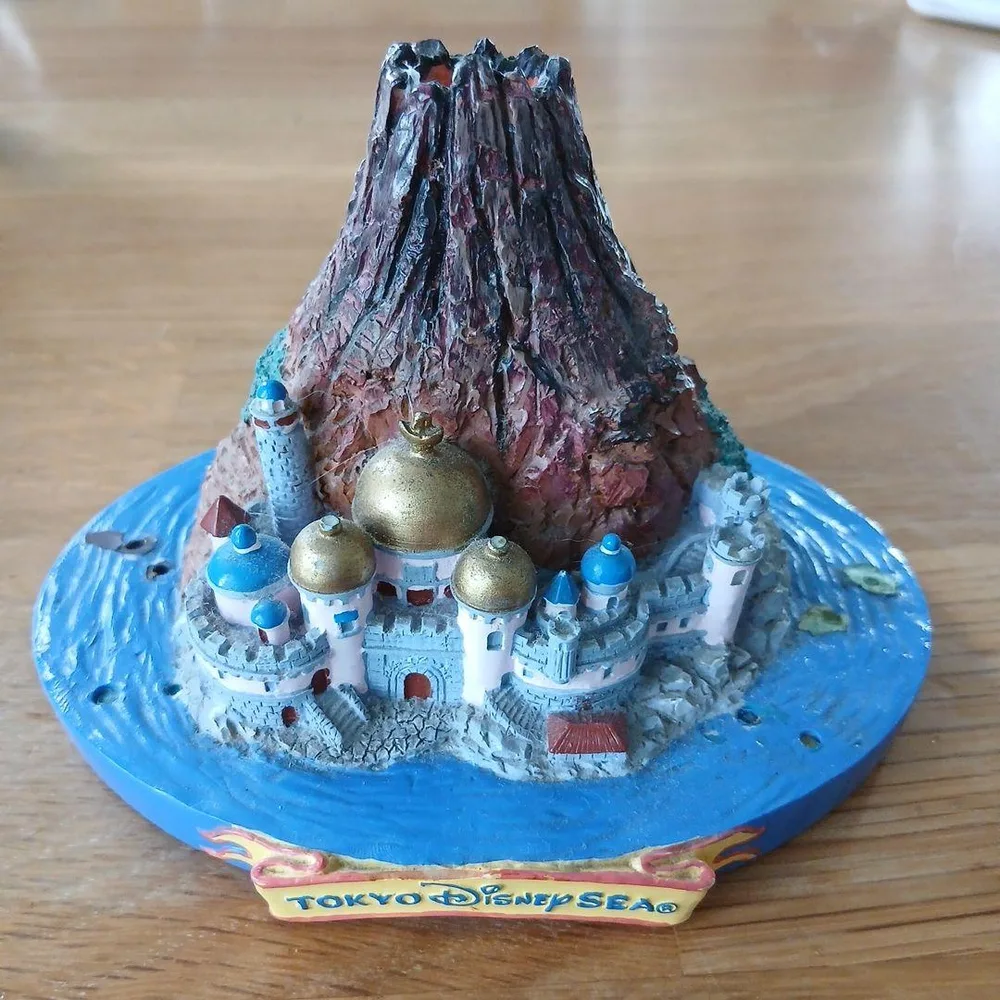 東京ディズニーシー プロメテウス火山 置物 フィギュア