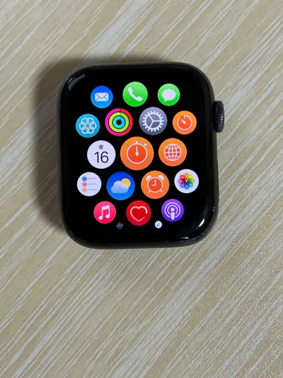 ตัวเรือนอะลูมิเนียม Apple Watch SE 44 มม