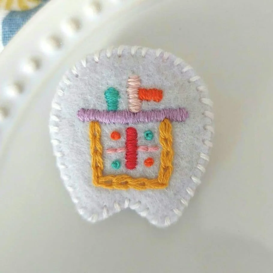 歯 刺繍ブローチ/ワッペン