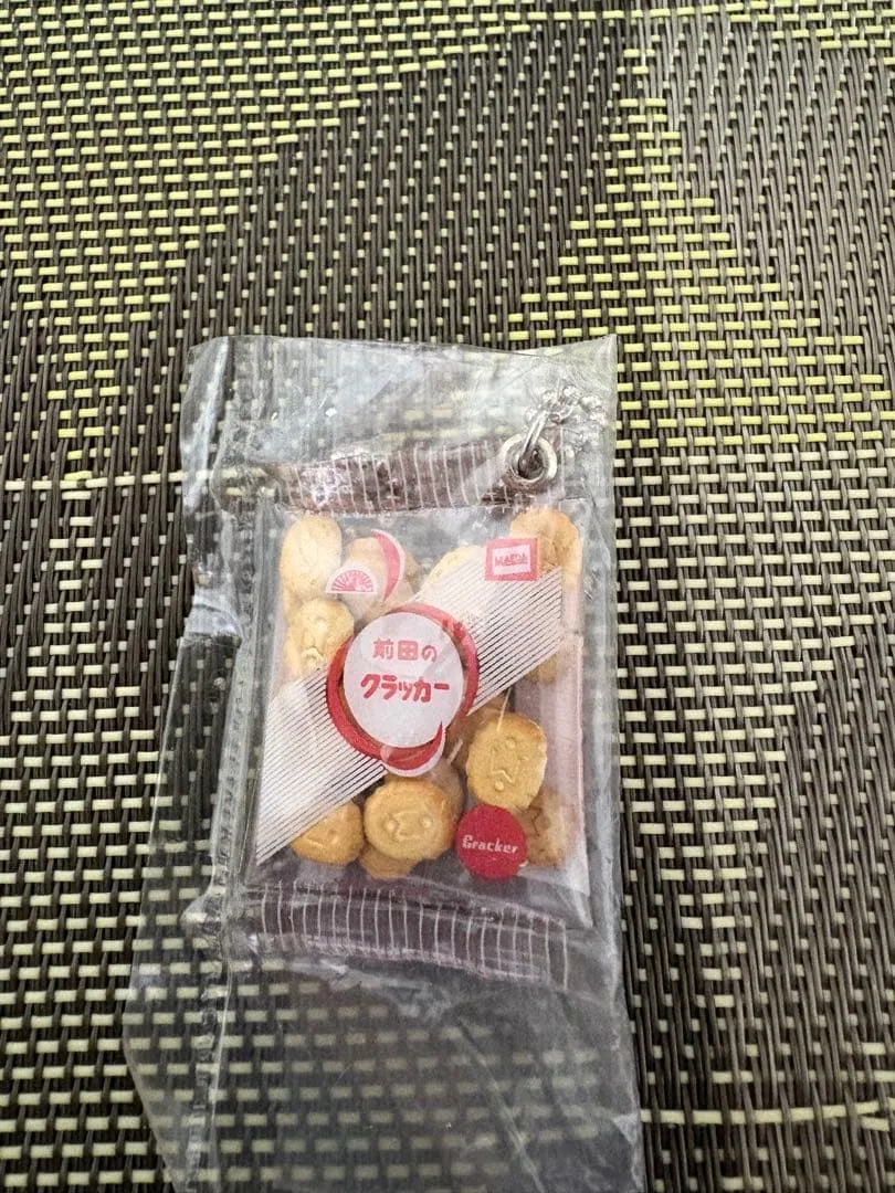 前田のクラッカーキーホルダー