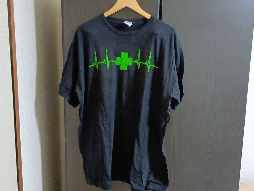 半袖Tシャツ ブラック クローバー柄 心電図モチーフ 474