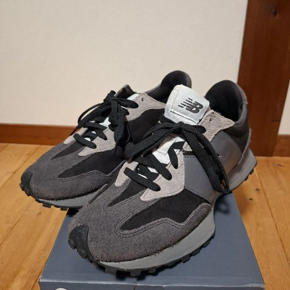 New Balance 327 ブラック グレー スニーカー