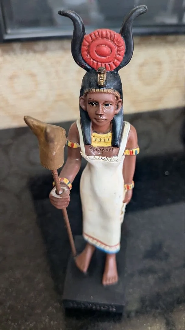 古代エジプト 女神 置物 オブジェ
