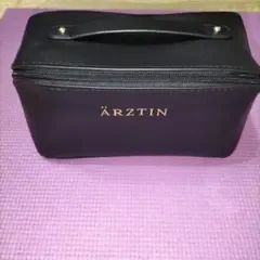 ÄRZTIN メイクポーチ