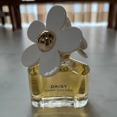 MARC JACOBS DAISY オードトワレ 香水