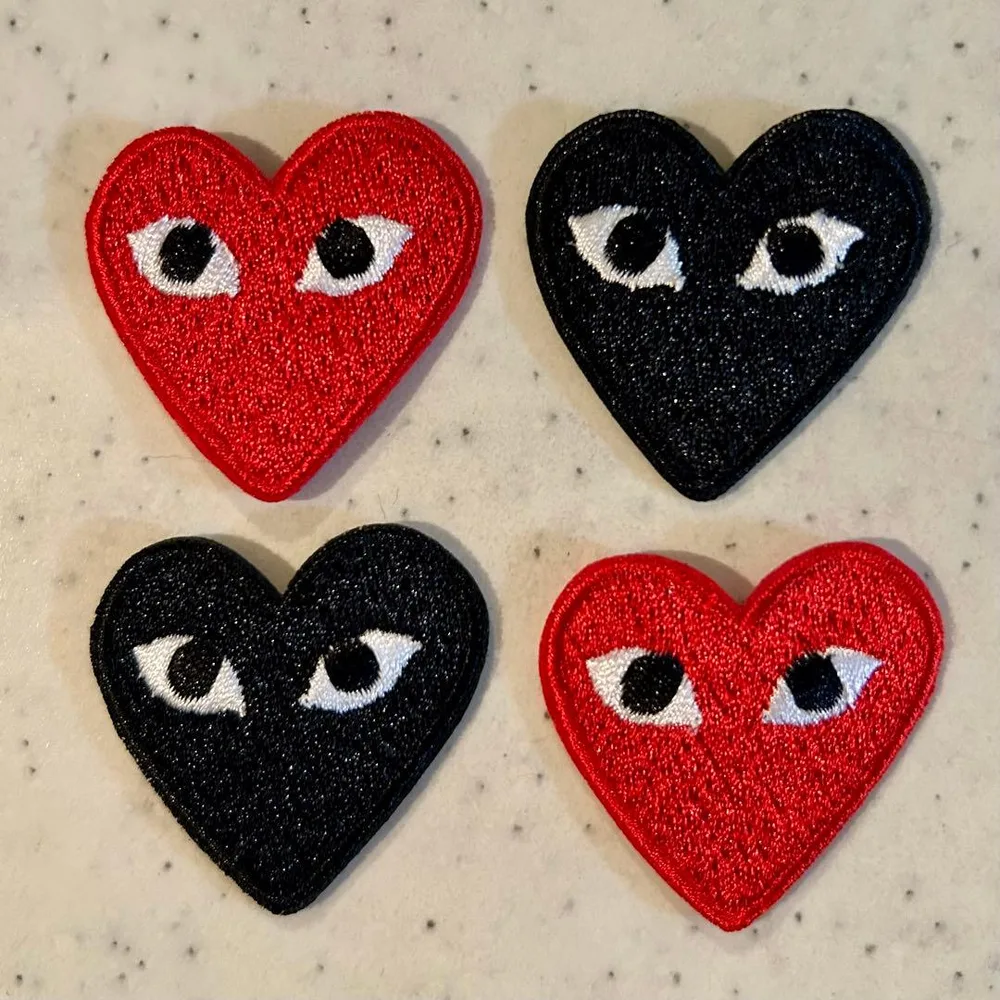 高品質!絶対に可愛い目付きハート君刺繍アイロンワッペン ハートワッペン4枚