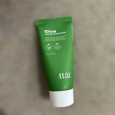 ttát Cica calming cleansing gel 洗顔料