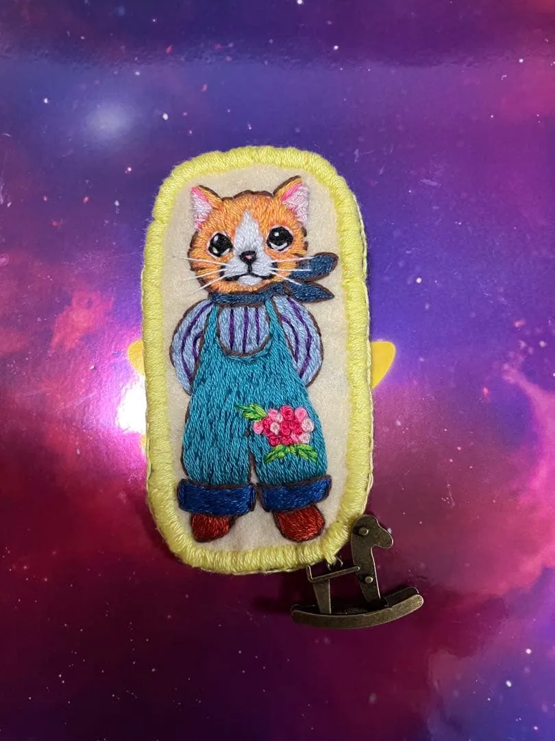 猫刺繍ブローチ