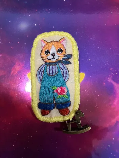 猫刺繍ブローチ