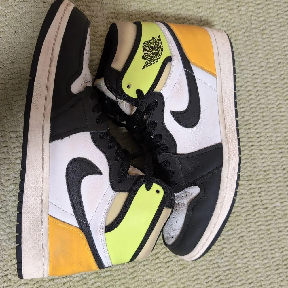 Nike Air Jordan 1 รองเท้าผ้าใบทรงสูง 27 ซม