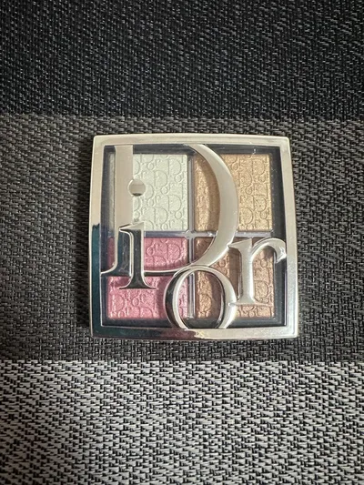 Dior バックステージ グロウ マキシマイザー パレット 001